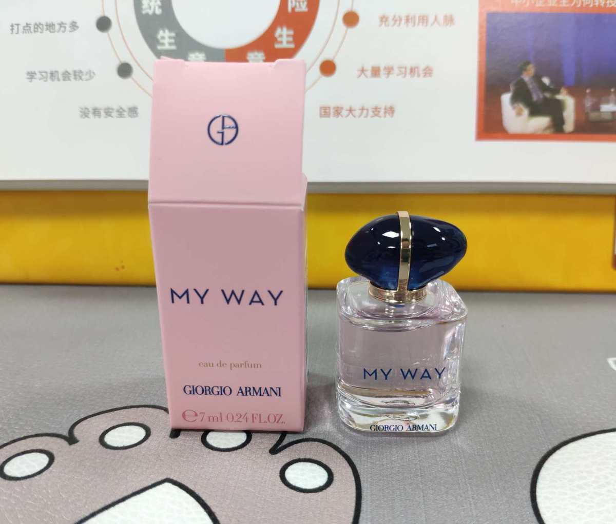 🎈这是我最近购买阿玛尼唇釉的赠品，自我无界my way香水