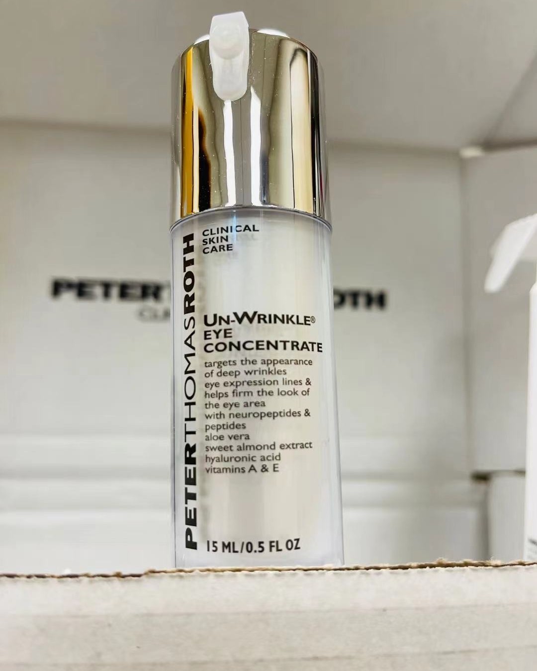 一直以来为我的眼纹担忧不已，所以就狠下心买了这款据说抗老很有