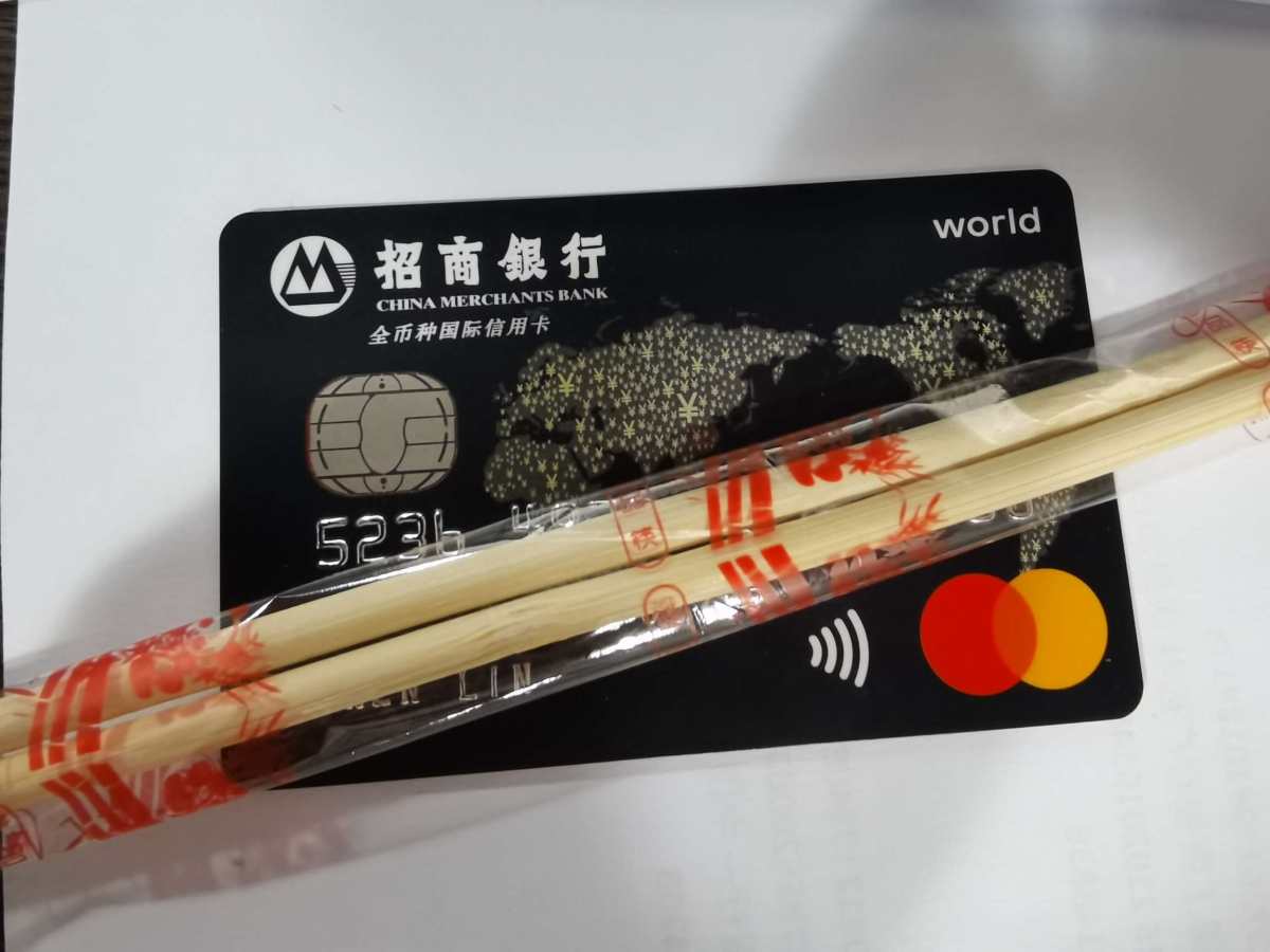 雅顿粉胶，一款让我爱不释手的精华，一直用完就买，停不下来。 