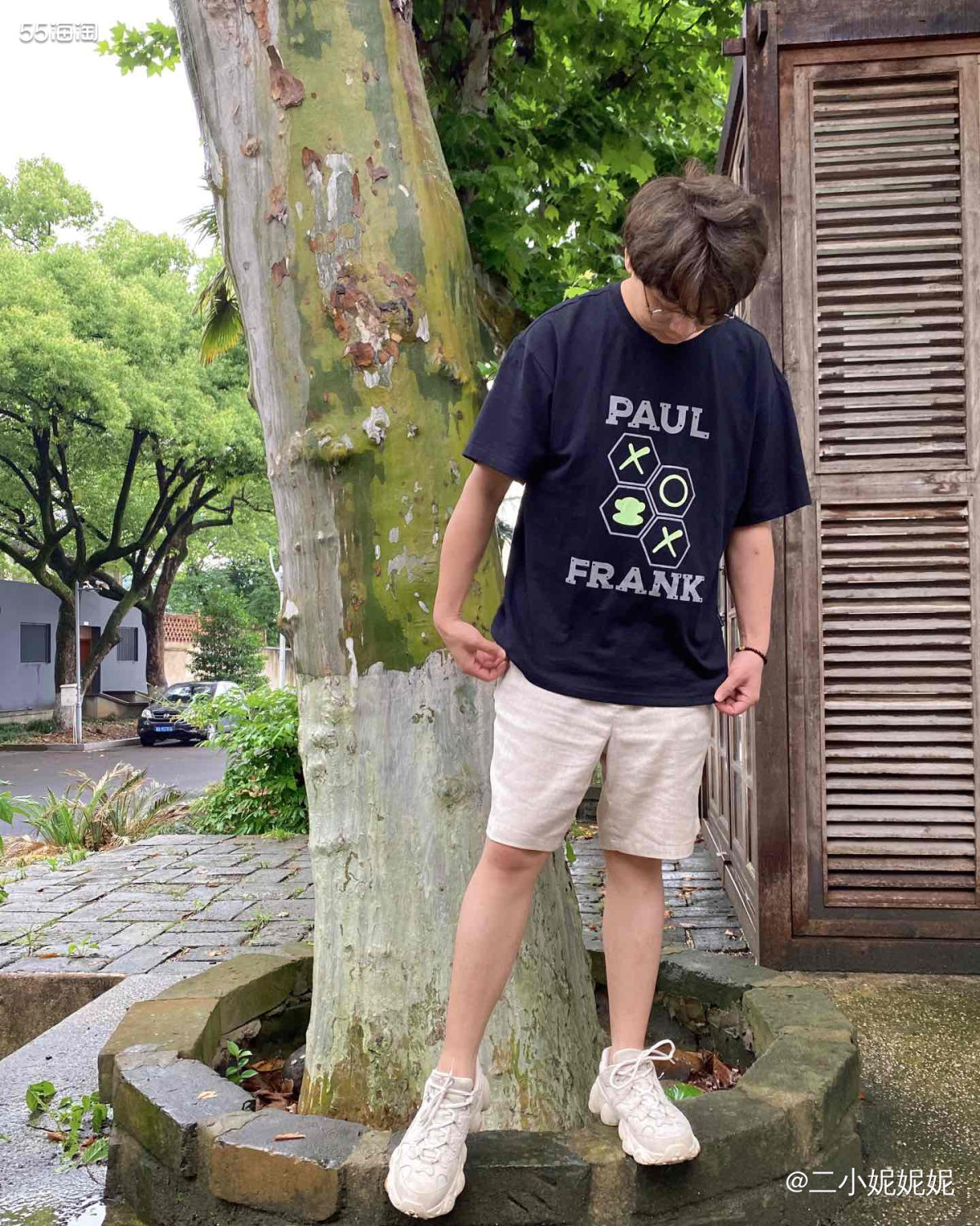 夏日穿搭情侣款怎么配？ 男生毕竟不能穿裙子 所以只能看向万能