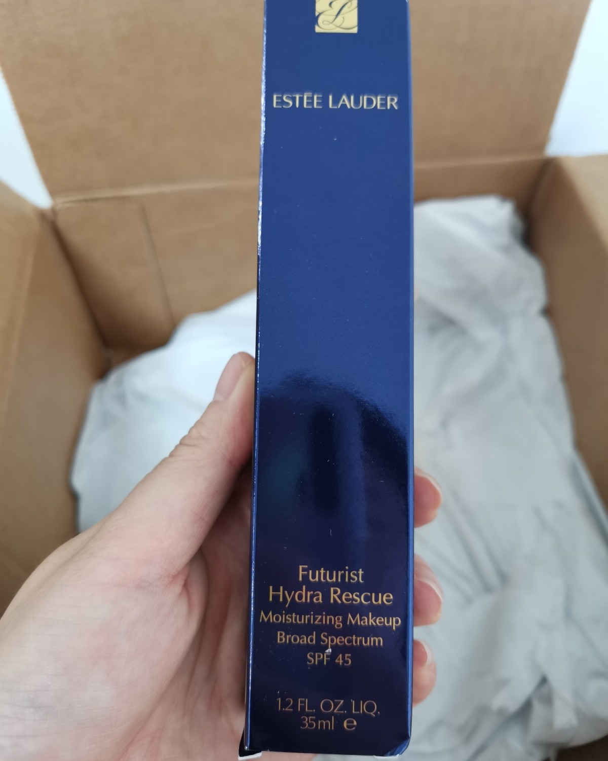 粉底用完了，一直惦记买雅诗兰黛沁水粉底，4月份看到万事达**