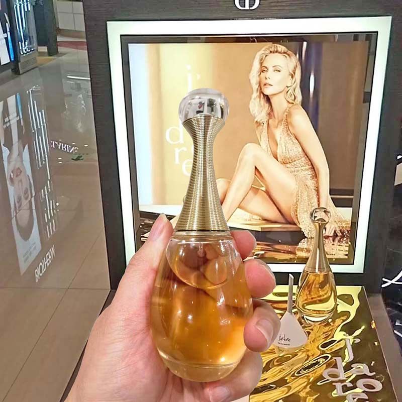 香水夏日必备物之一，这个夏天，让你远离各种脚臭，汗臭，必备一