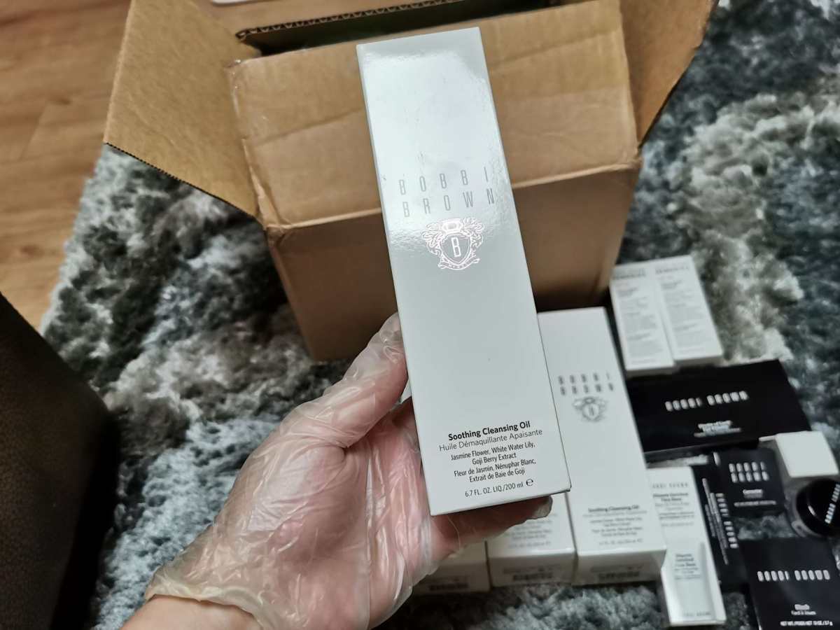 BOBBI BROWN卸妆油确实很好用，尤其是秒乳化超级适合