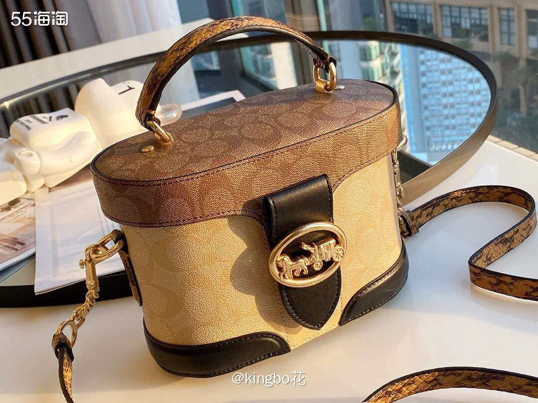 ▶️一包难求的蔻驰马车盒子包，海外购就有！冲！  ▶️这款盒