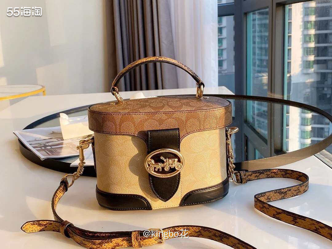 ▶️一包难求的蔻驰马车盒子包，海外购就有！冲！  ▶️这款盒