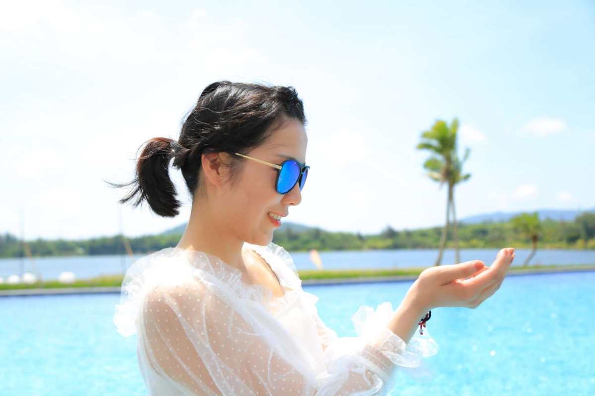 🌸都说女孩衣橱里必须得有一件小黑裙，其实一件白纱裙也必不可