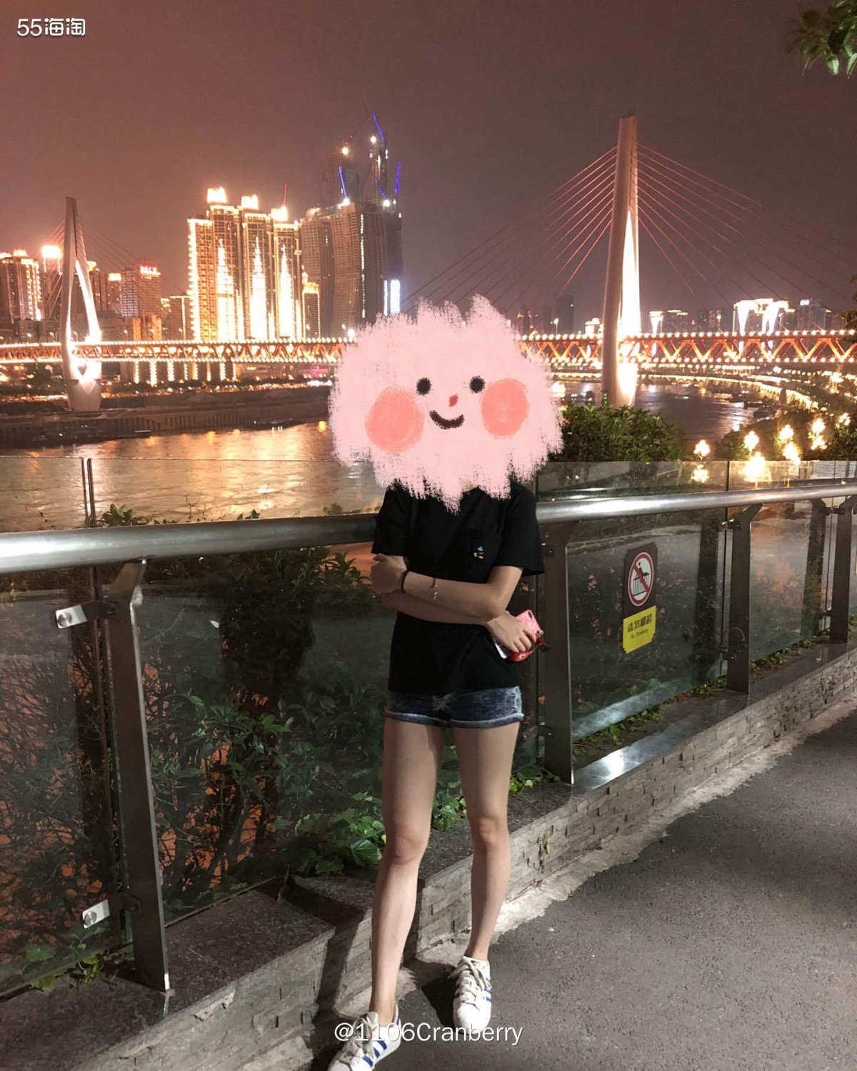 🌟到达重庆的第一天，☀️挺大，穿着小🩳，去坐了缆车  �