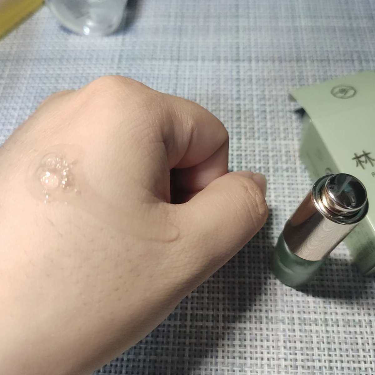 第一次接触林清轩的产品是它家的山茶花润肤油，然后就喜欢上了山