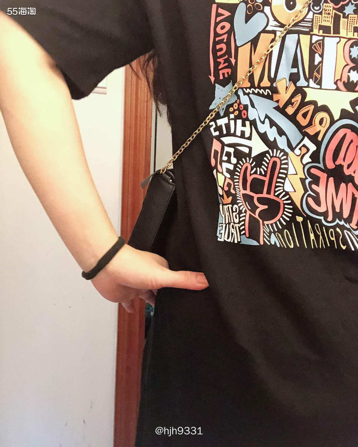 ✨今天出门买点东西，这几天这边比较闷热，时而要下雨的那种，所