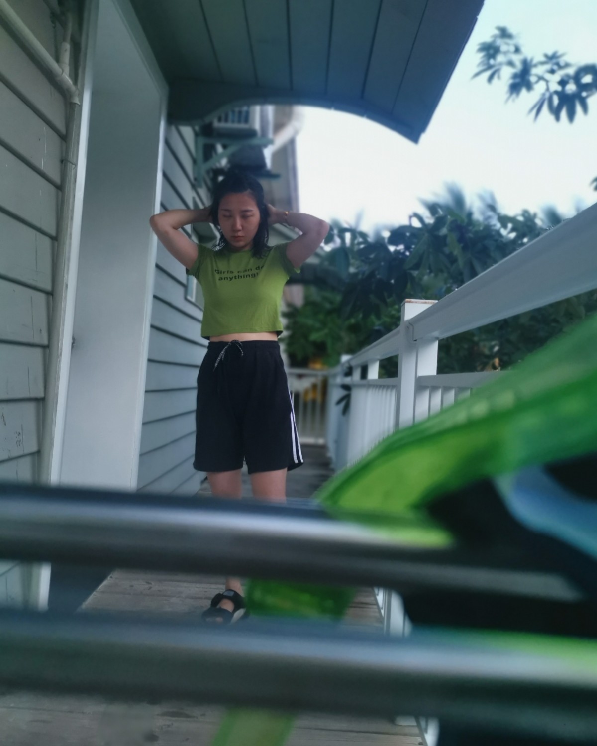💛上衣是我非常喜欢的一件小短T，有段时间是特别流行这种短上