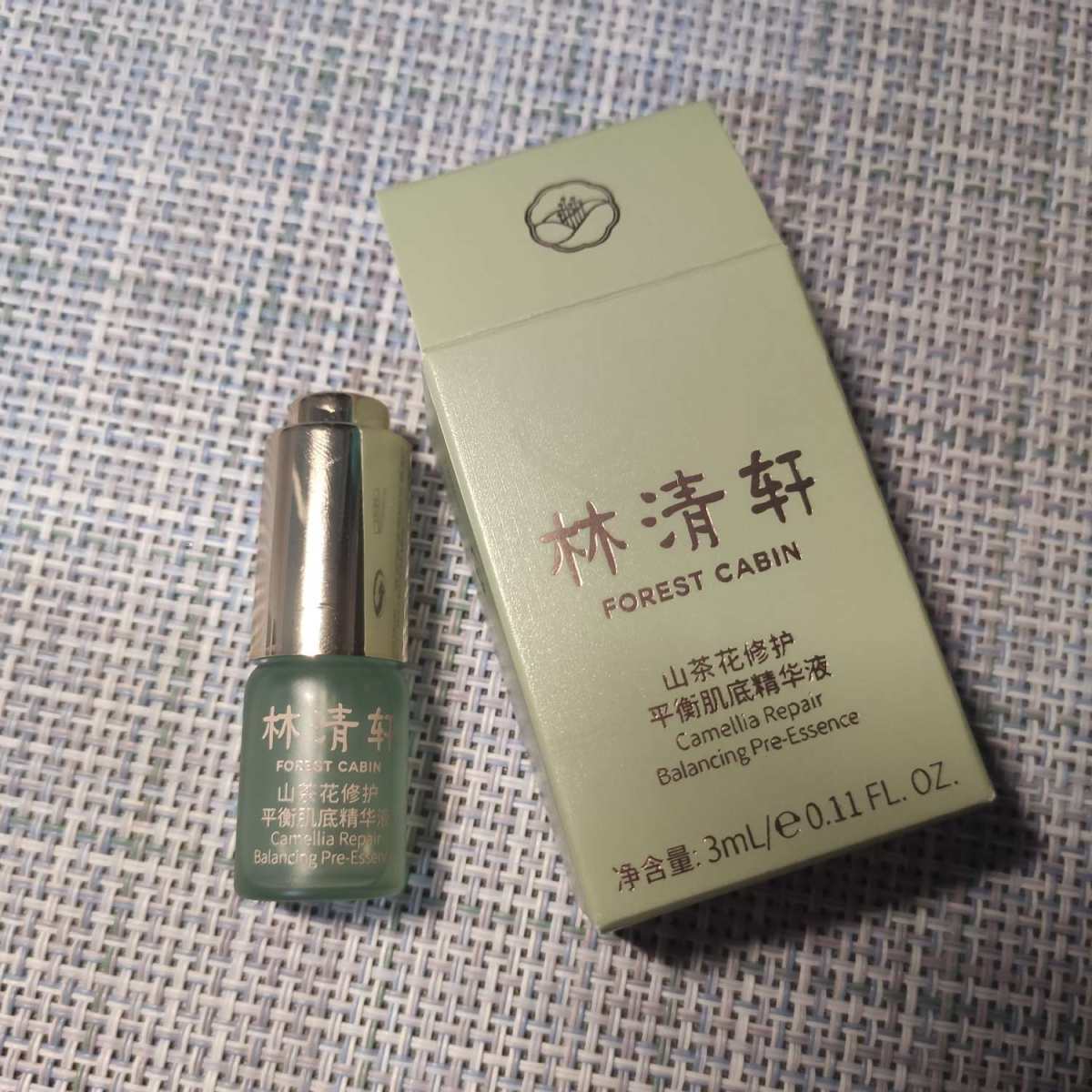 第一次接触林清轩的产品是它家的山茶花润肤油，然后就喜欢上了山