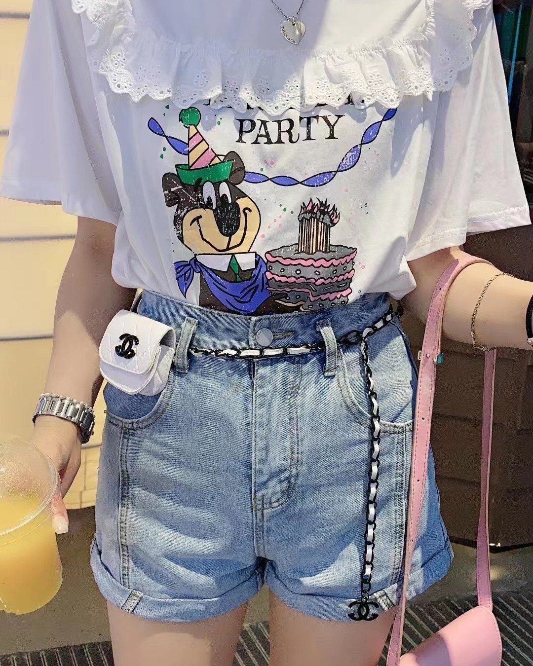 人真的是一种奇怪的物种，年轻的时候喜欢扮老成，喜欢各种重色系