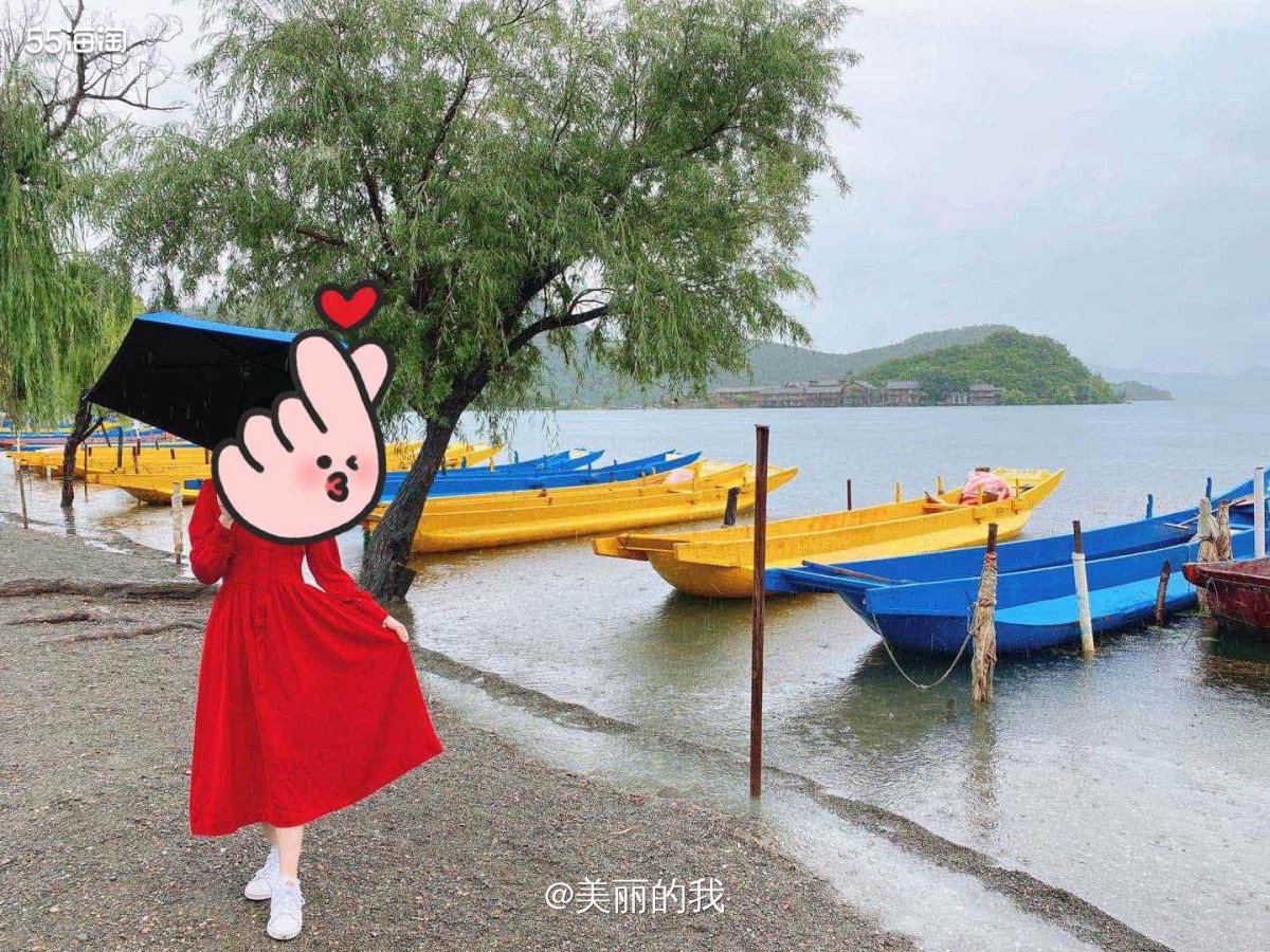 之前想了很久，什么裙子比较适合出游呢 然后一直很想买一条红色