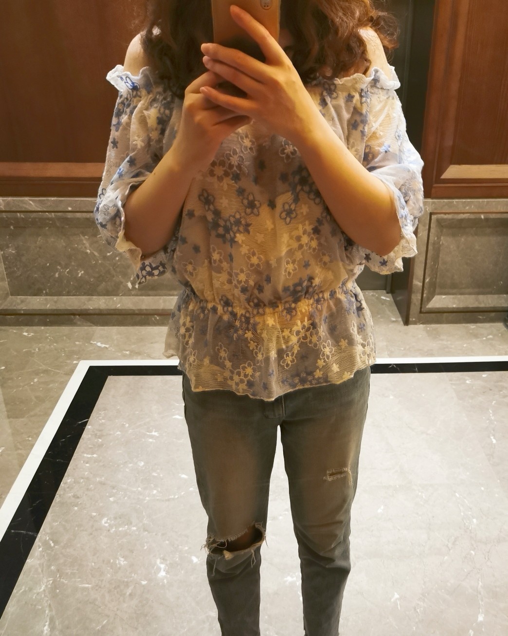 端午临近，假期前的最后一天搬砖，开心，那就来一身适合度假的穿