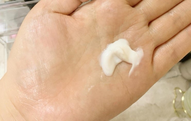 黑钻松露面霜是雅诗兰黛的线，比高端线白金系列更高一级。这些年