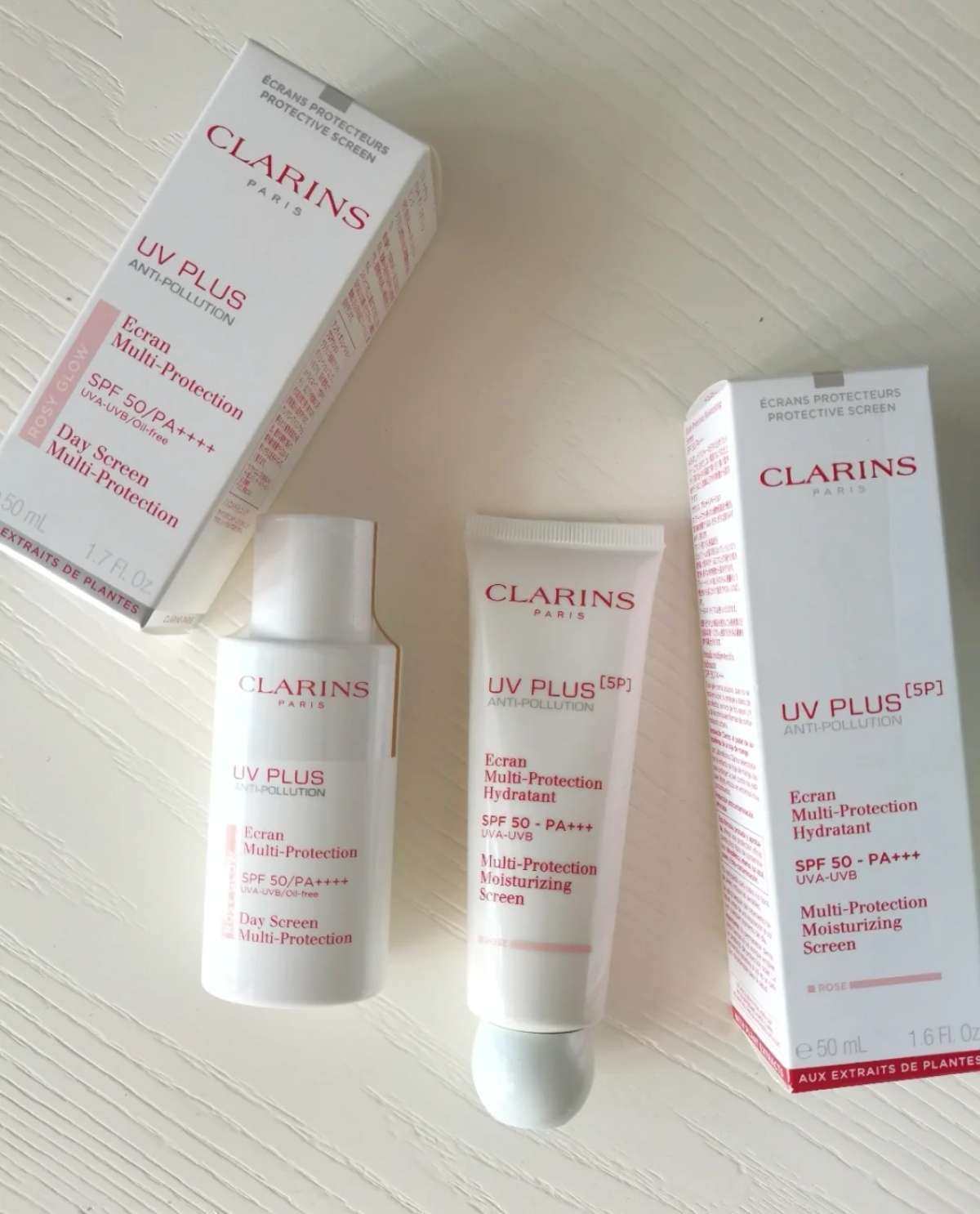 娇韵诗隔离是一款二合一产品，既是隔离，也是。最出名的就是无色