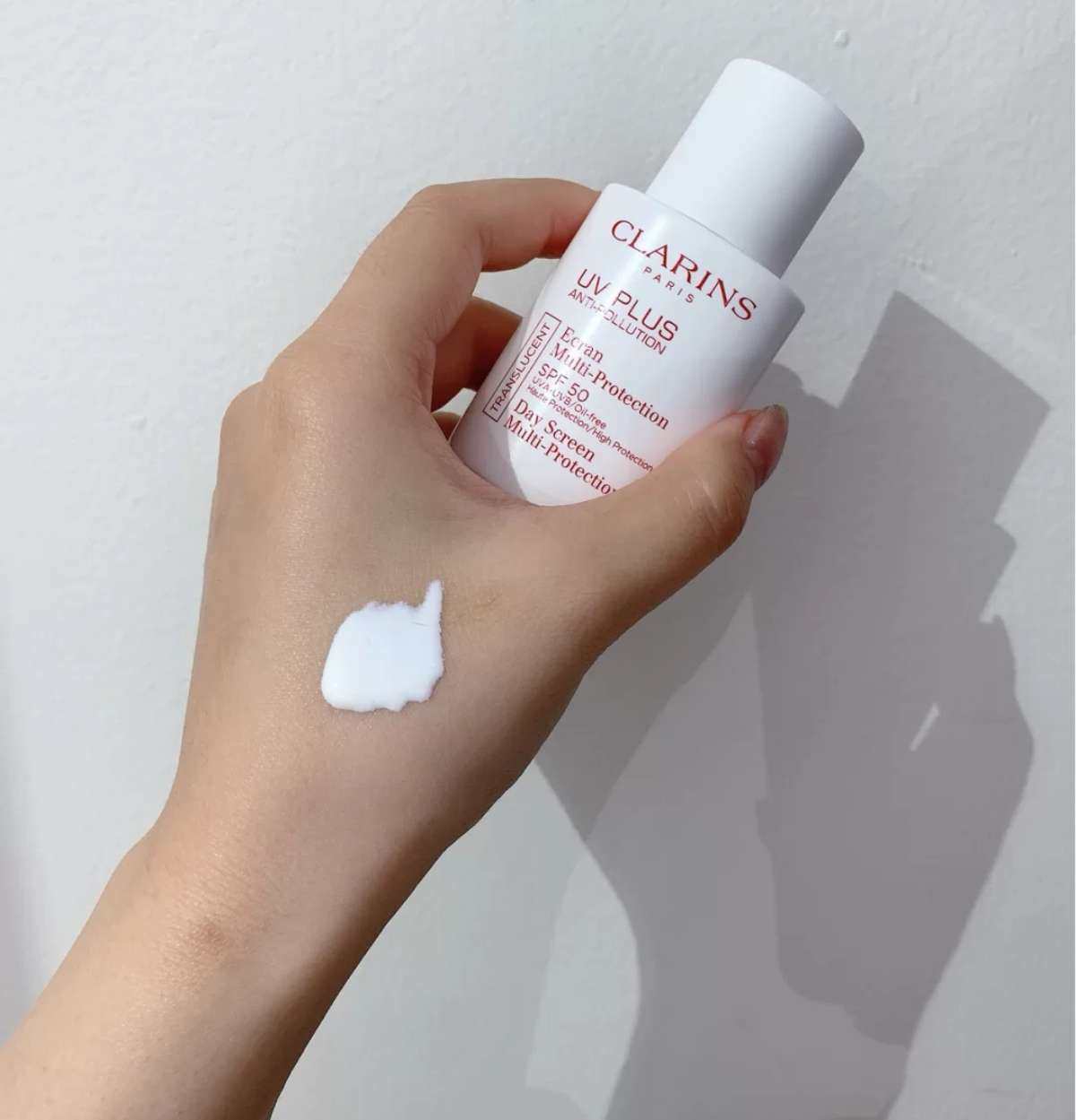 娇韵诗隔离是一款二合一产品，既是隔离，也是。最出名的就是无色