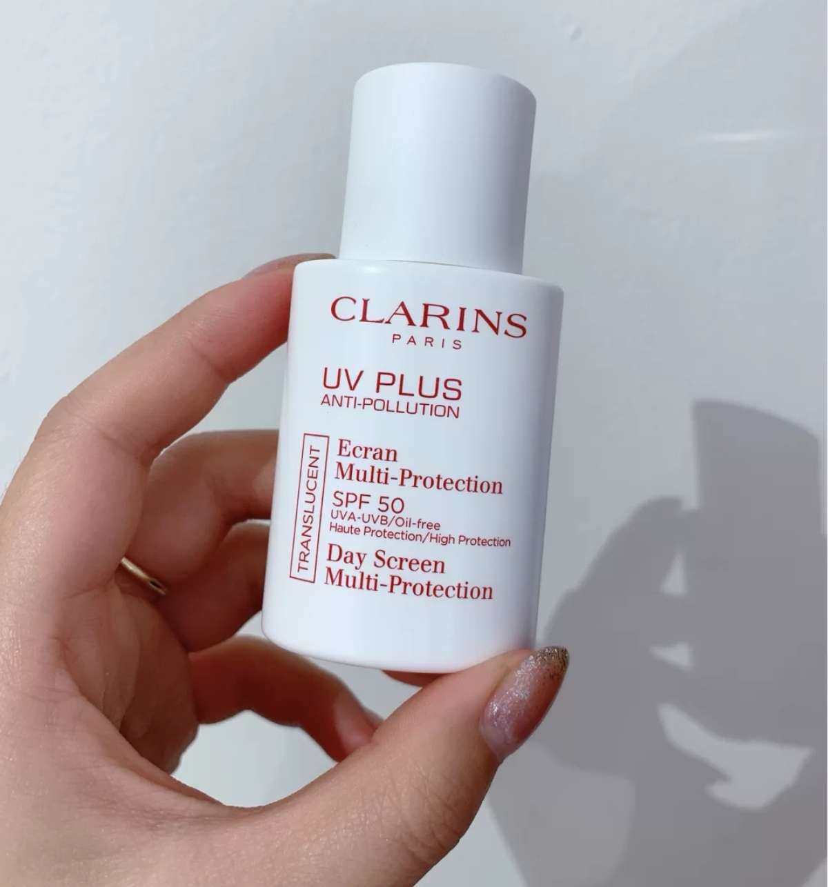 娇韵诗隔离是一款二合一产品，既是隔离，也是。最出名的就是无色