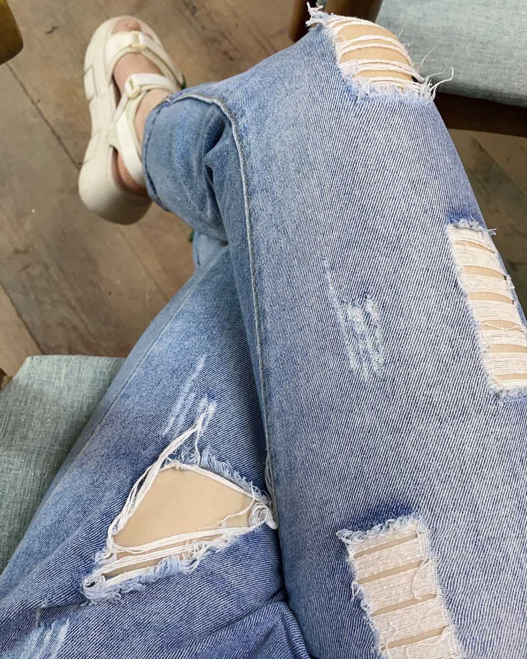 一周穿搭挑战NO.1  炎炎夏日就是要清爽，当然少不了白T和