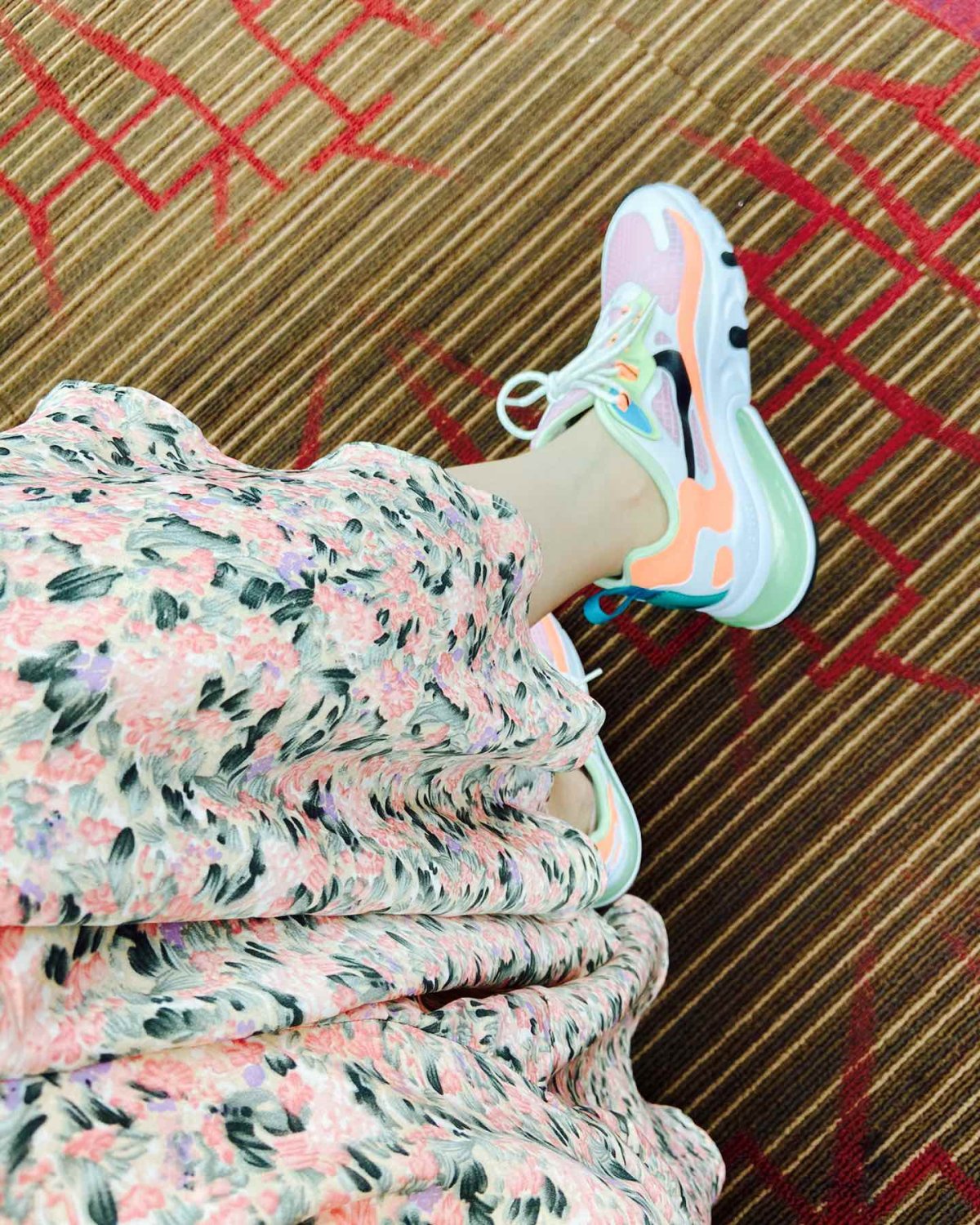 💕一周穿搭挑战 夏天最爱鲜艳的颜色，碎花裙定是人手一条，飘