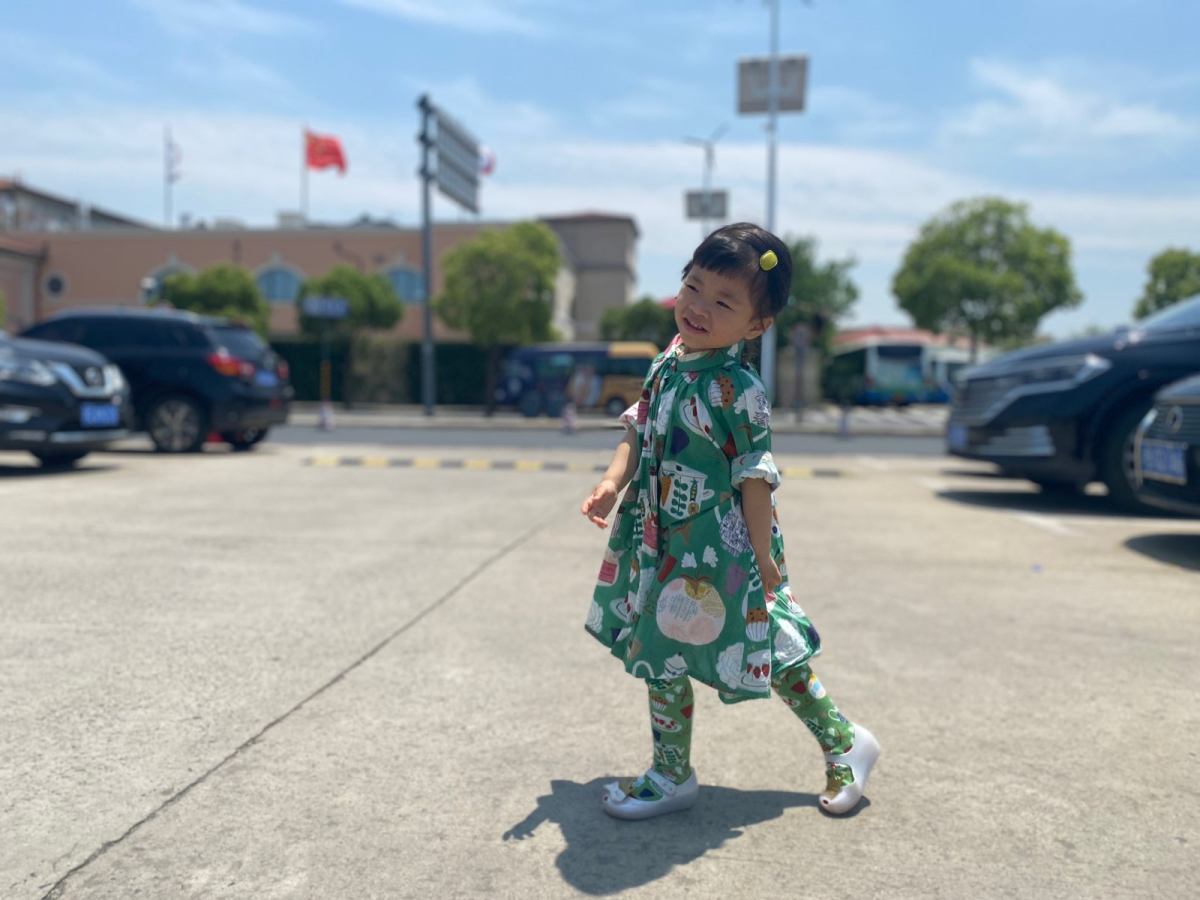 👗之前女儿的衣服在朵氏这家童装店购入，很灵动的设计元素，女