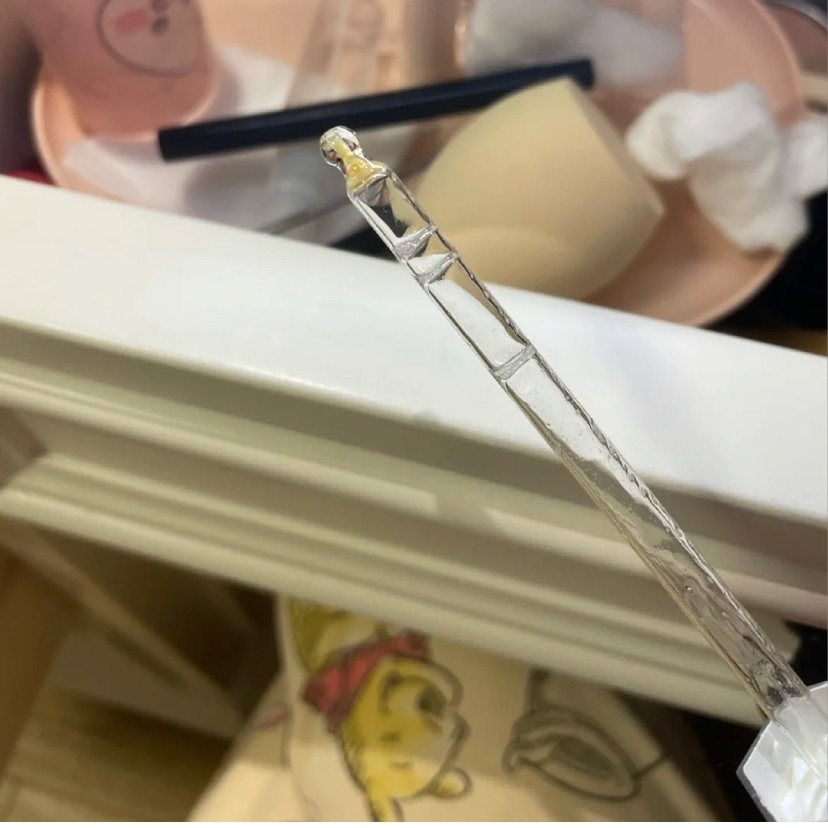 🌟 娇兰的产品一直都还不错，我在回家前用他们家的小灯泡的粉