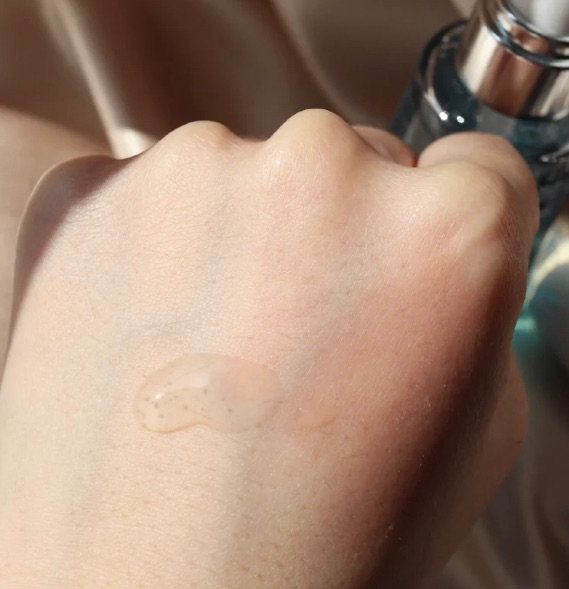 🌟这款精华的品牌来自法国，一个浪漫的国度💕可以看到它的包