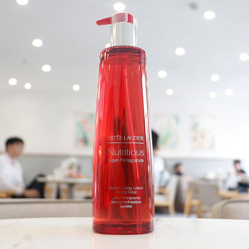 雅诗兰黛这个知名的美国品牌大家都很熟悉了吧？红石榴洁面大家都