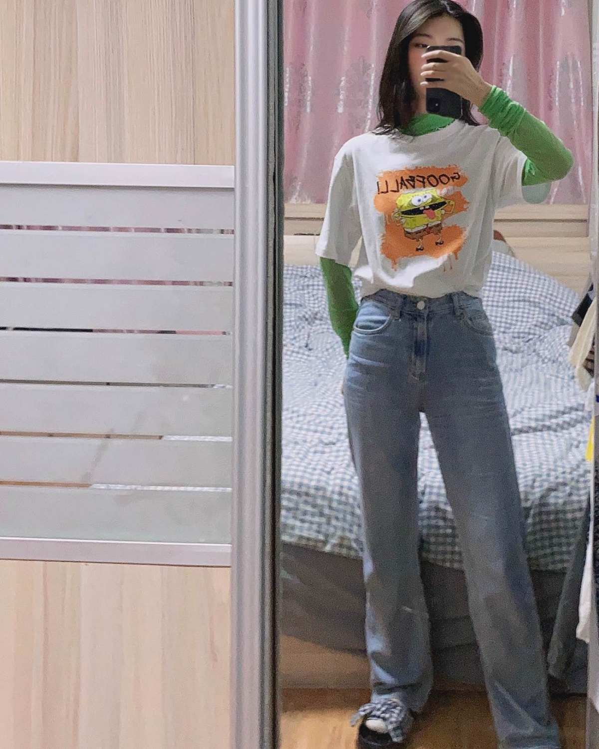 👕：SPAO海绵宝宝联名款 👗：绿色打底衫（卢浮） 👖