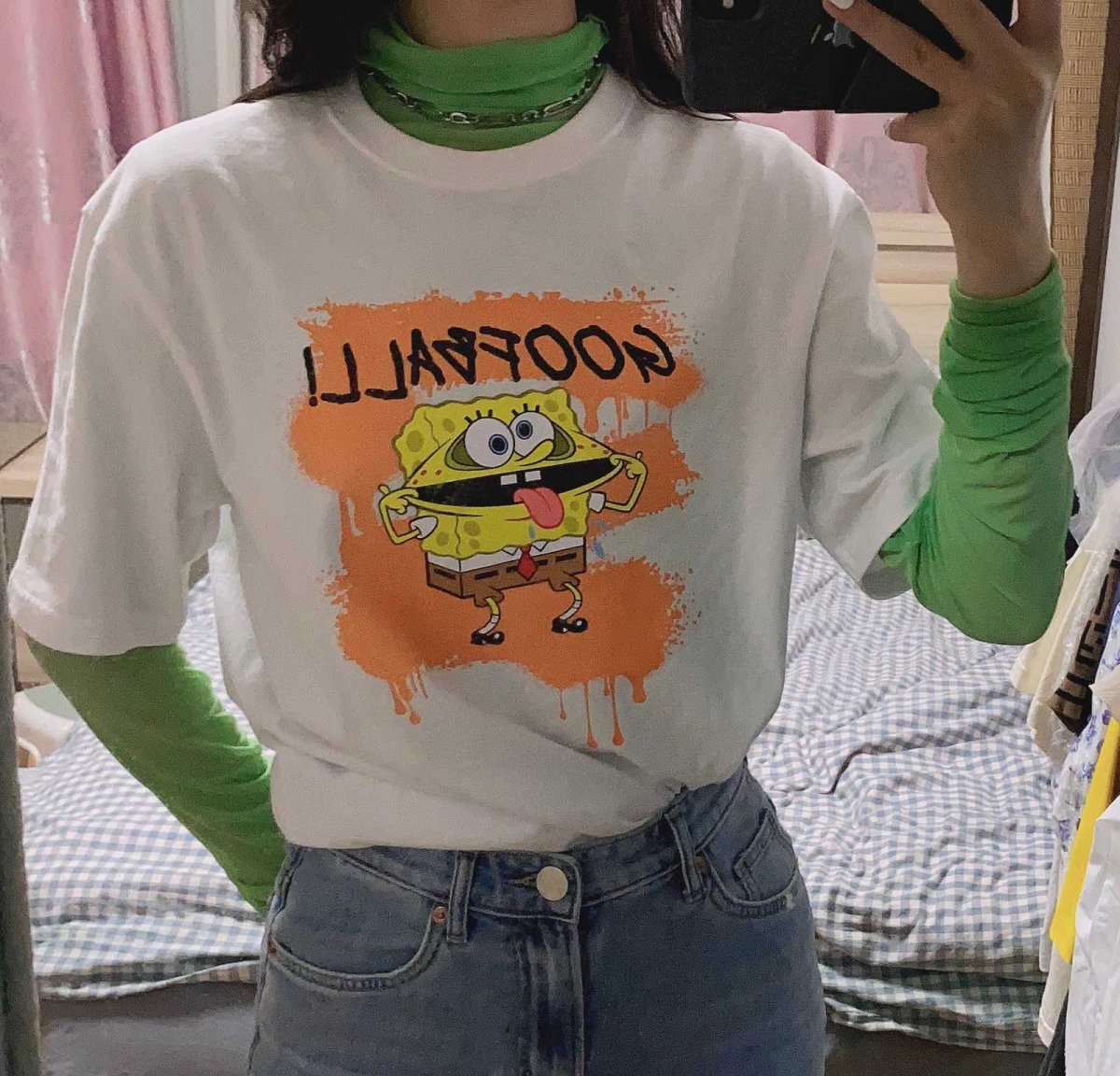 👕：SPAO海绵宝宝联名款 👗：绿色打底衫（卢浮） 👖