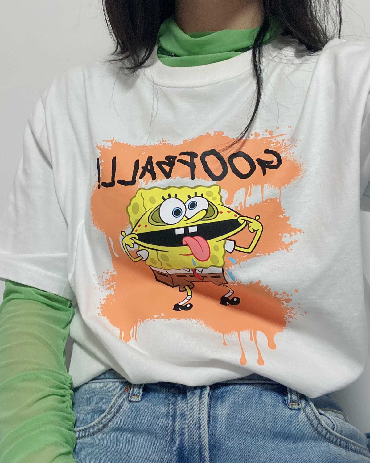 👕：SPAO海绵宝宝联名款 👗：绿色打底衫（卢浮） 👖
