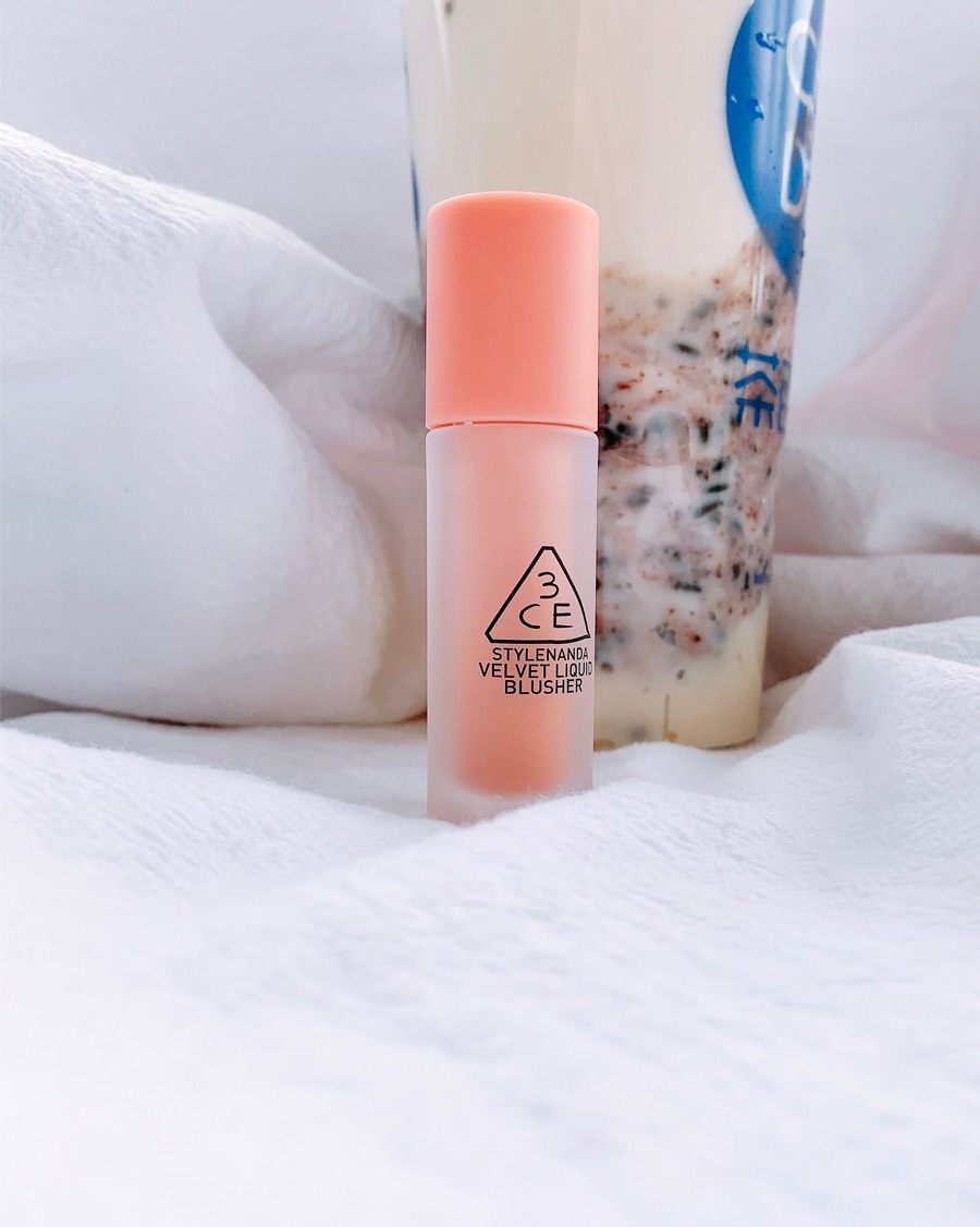 我的肤色黄中泛红，而且脸型较长，市面上大多数的腮红都是不适合