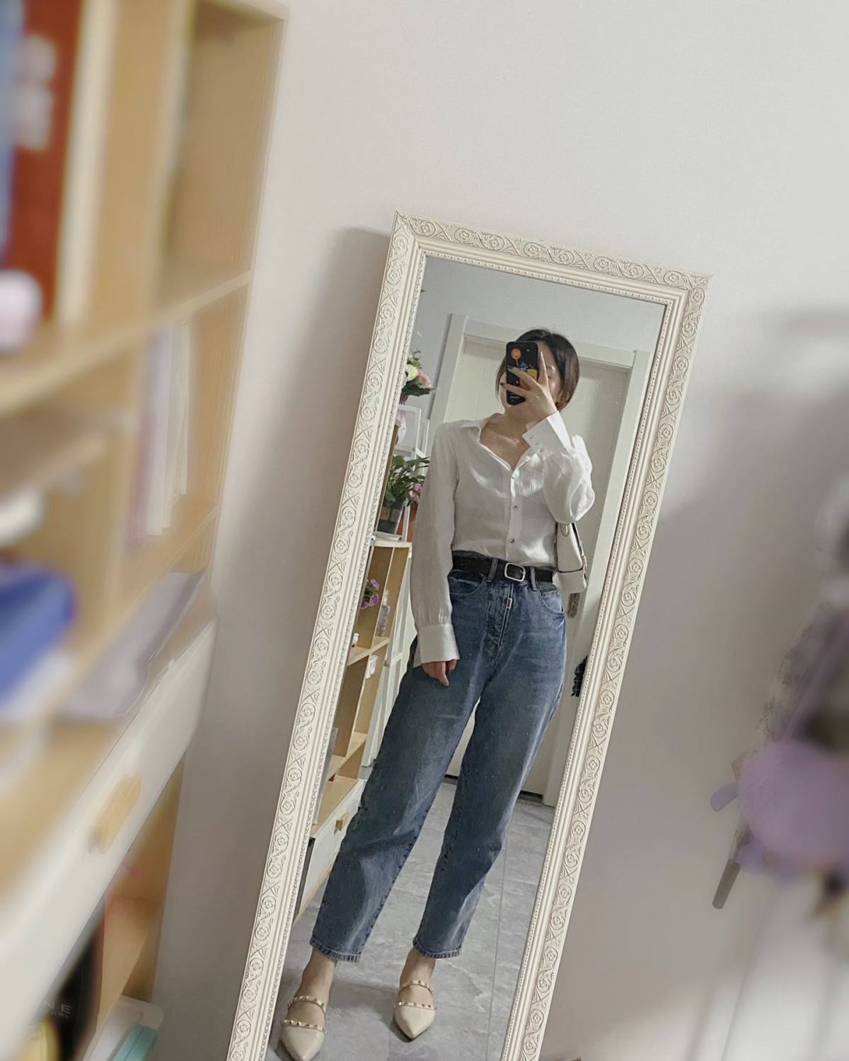 五一后简短地去了趟…… 南京 衬衣是有点像欧根纱那样的，还泛