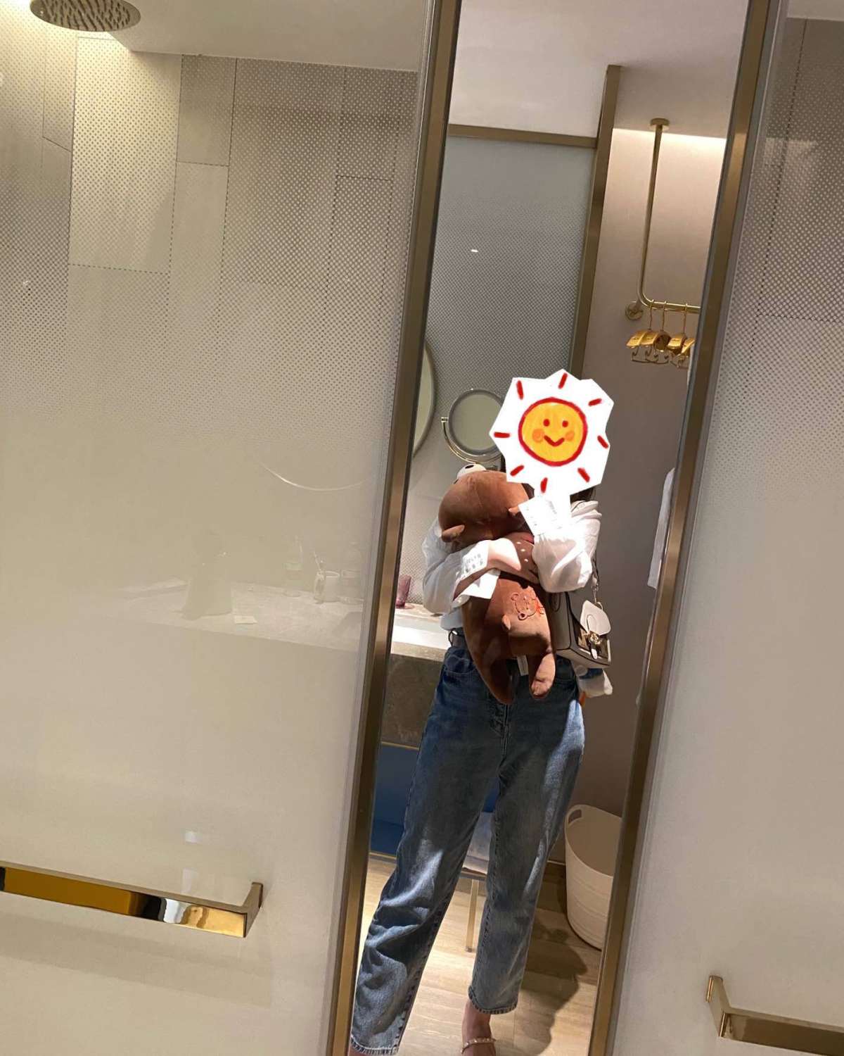 五一后简短地去了趟…… 南京 衬衣是有点像欧根纱那样的，还泛