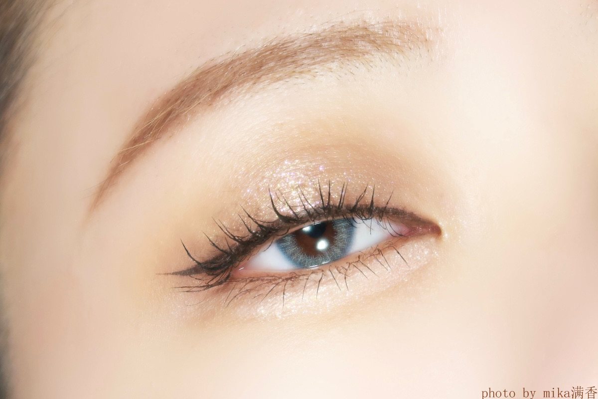 DIJIA的腮红给我留下了很深的印象，巨大一块，还很便宜。看