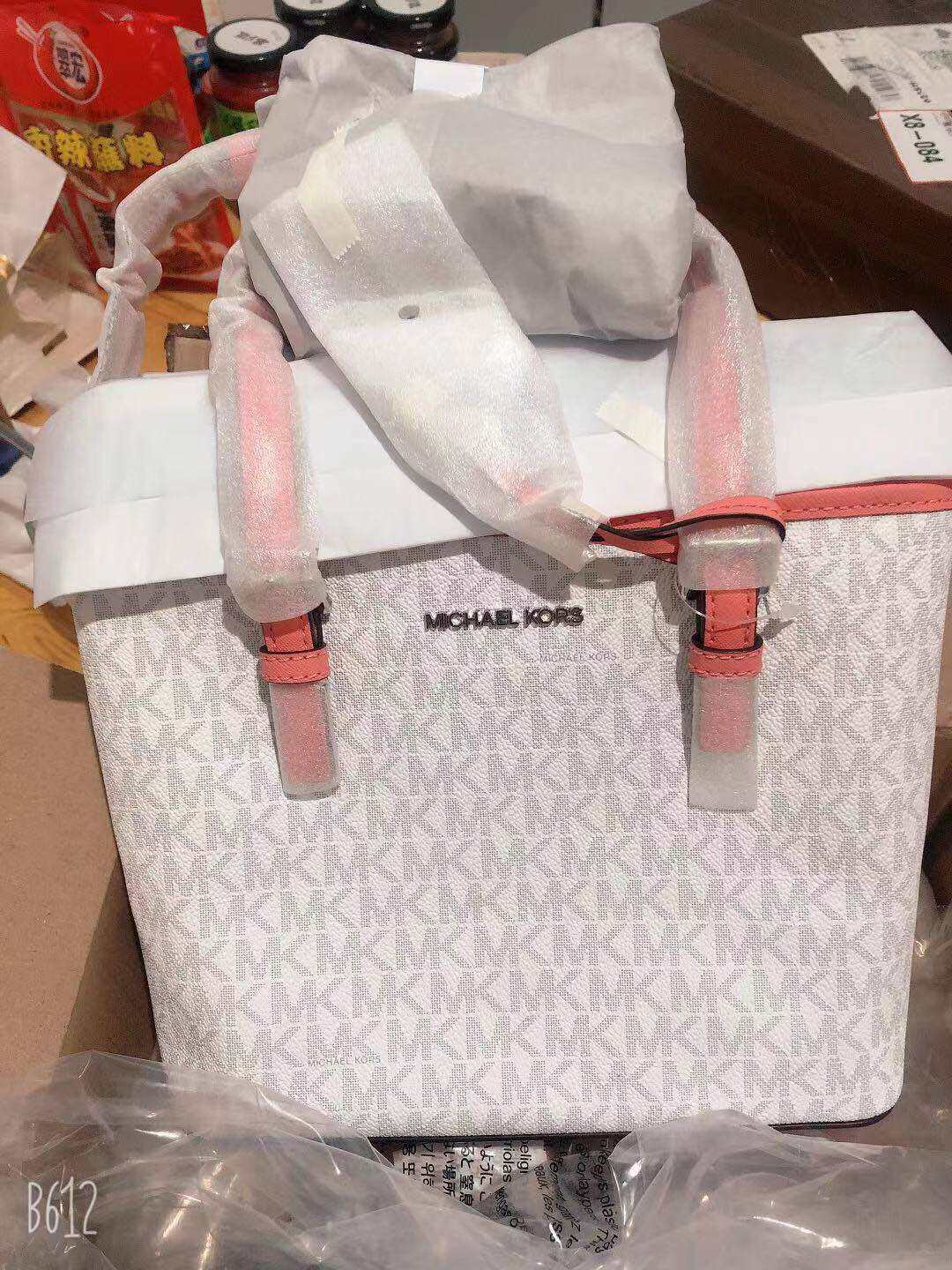 5月27日Michael Kors（迈克尔·高司）迎来了折上