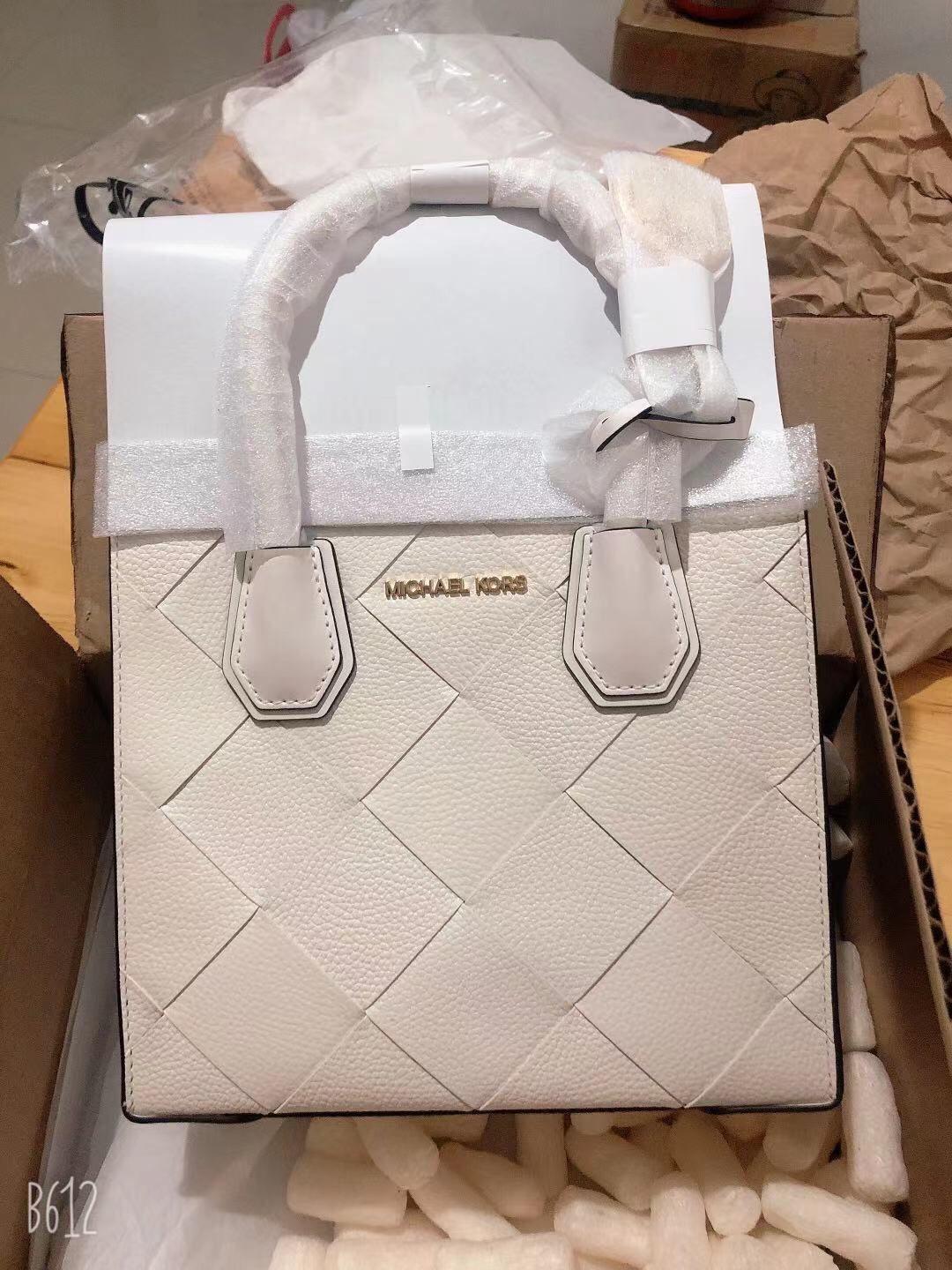 5月27日Michael Kors（迈克尔·高司）迎来了折上