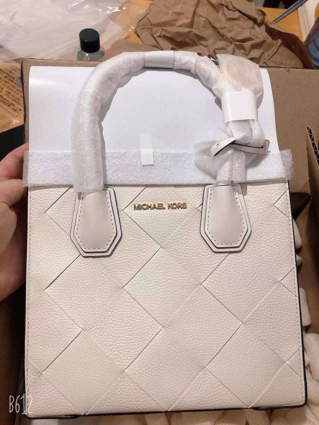 5月27日Michael Kors（迈克尔·高司）迎来了折上