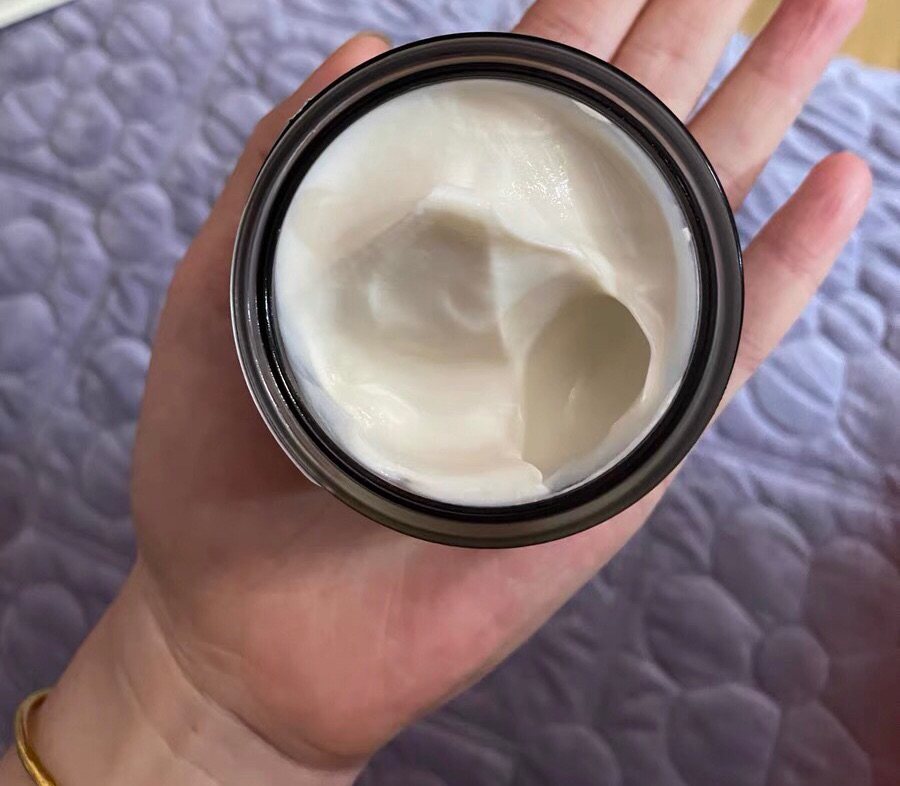 全名是高端抗衰老 · 红茶塑颜紧致睡眠面膜  首先科普一下，