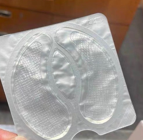 💲香缇卡的这款纯金黄金眼膜，优点很多。 ▶️独特海藻眼膜载