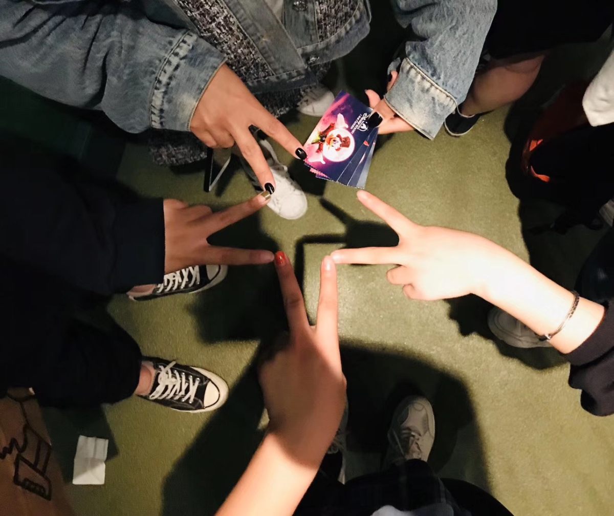 今天来说一下迪士尼穿搭 我去玩的话，都喜欢穿着比较舒适，舒适