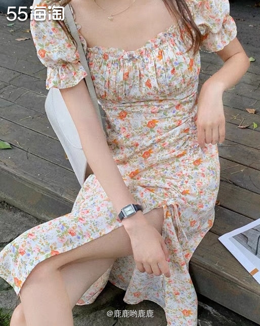 . 👗 夏天还是穿小裙子比较凉爽，但是胖了不少，以前都是穿