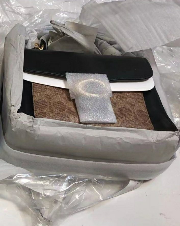 🍏这个贴写的时候我的coach还没到手  已经飞了15天了