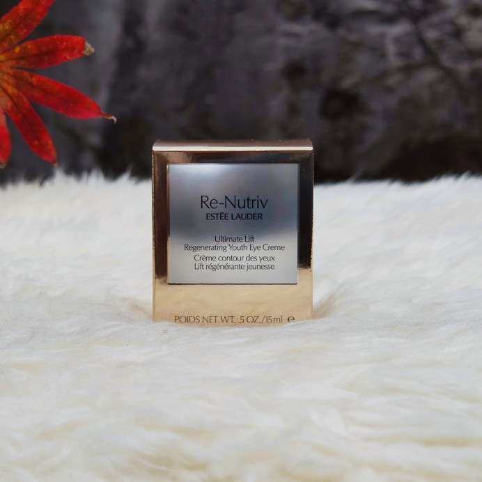 ✅雅诗兰黛白金眼霜，这款贵妇眼霜的精华质地很特殊，十分轻盈，