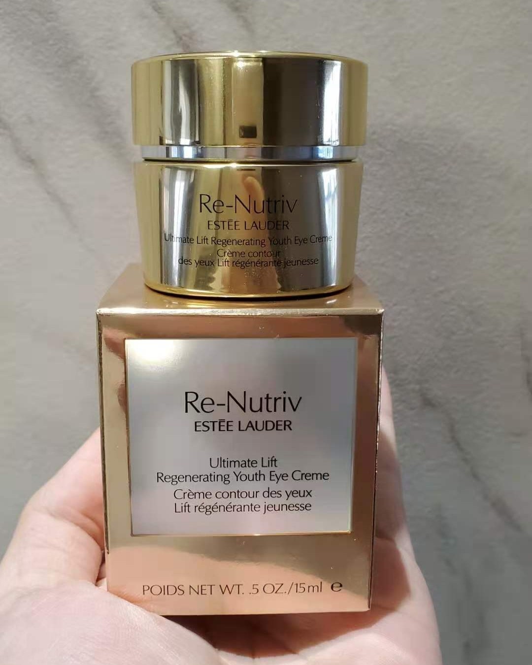 ✅雅诗兰黛白金眼霜，这款贵妇眼霜的精华质地很特殊，十分轻盈，