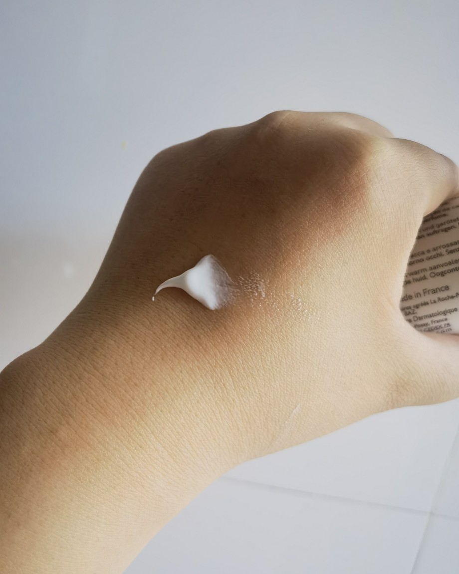 特殊时期习惯性爆痘，反反复复，被困扰了好久。 爆痘用粉底覆盖