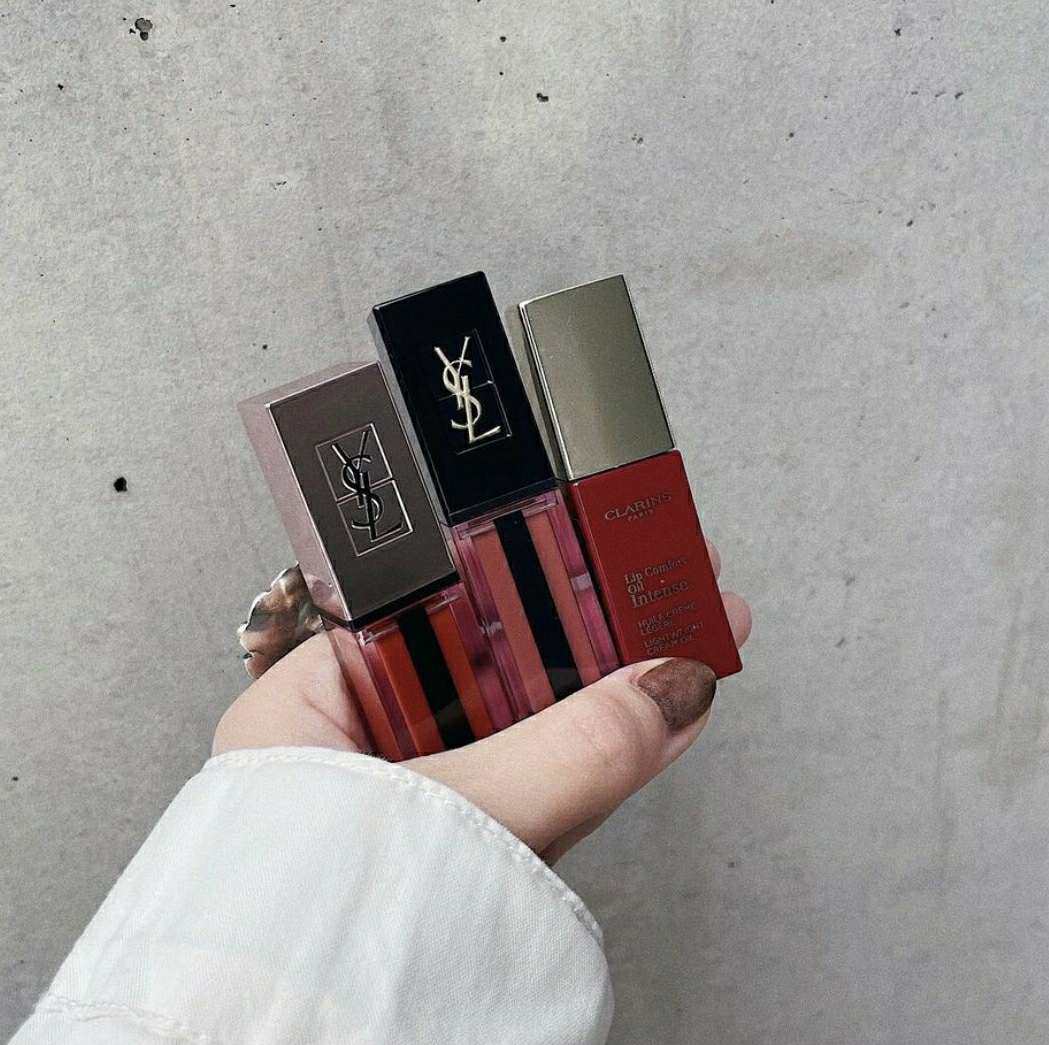 ysl家的底妆和唇部产品都做的非常好，唇部产品包括有方管，黑