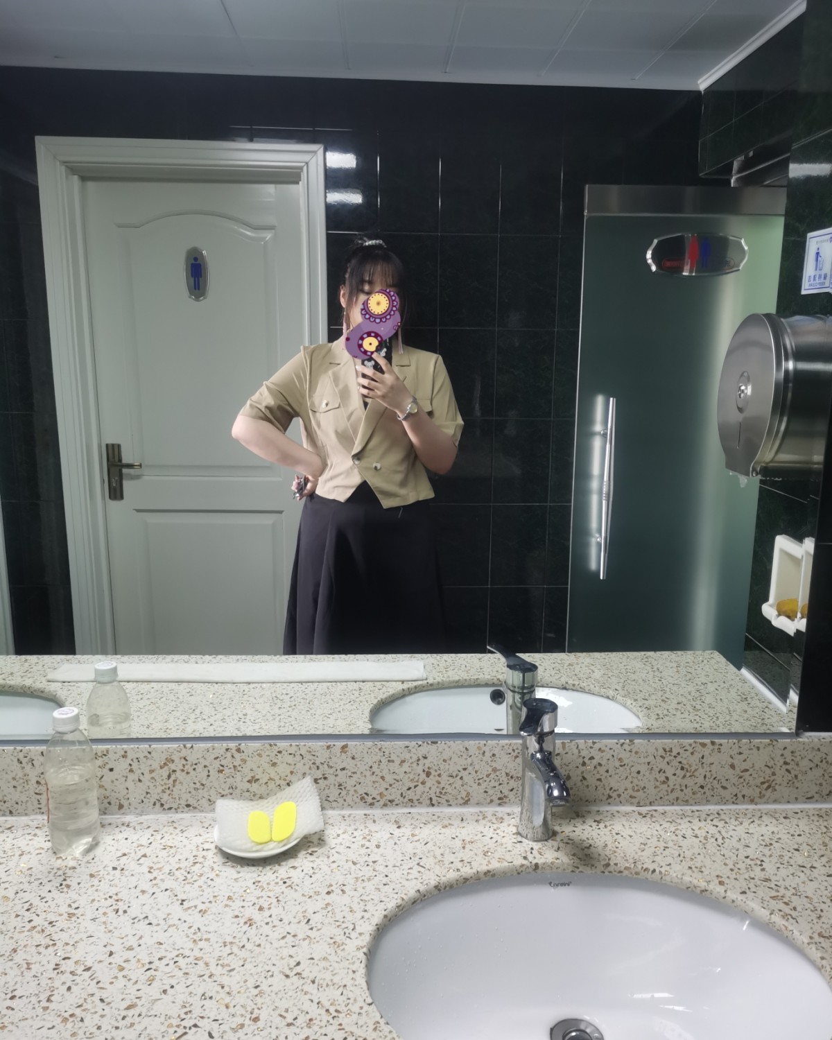 终于快下雨了，这几天哈尔滨的温度高的不正常，今晚终于预报有雨