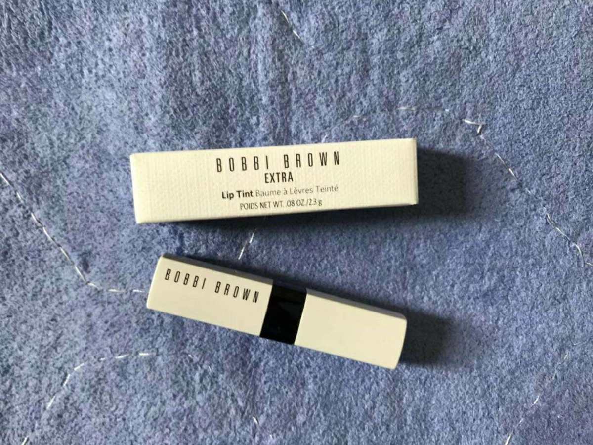 润唇膏应该是生活中经常要用到的产品，润唇膏主要是保护我们唇部