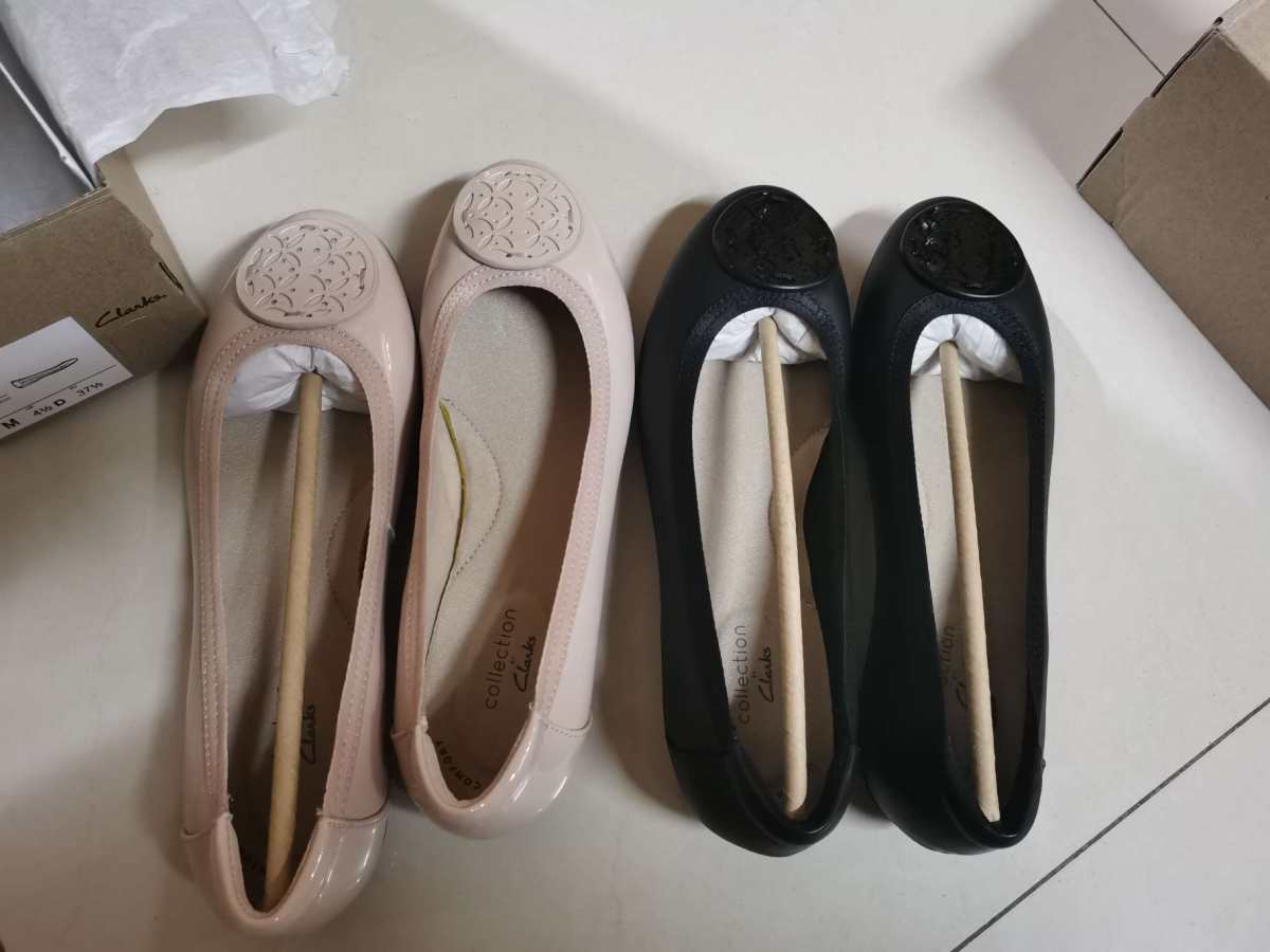 购于亚马逊美码7码，对应37.5码 全新 浅色230元包邮，